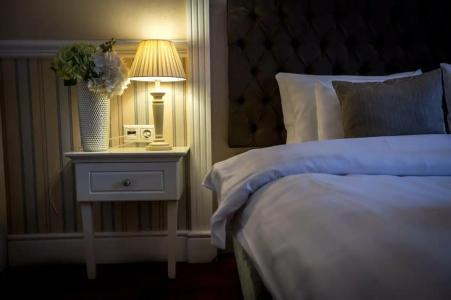 Queen's Court & Residence - 50