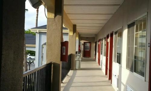 Texas Inn Downtown McAllen - 75