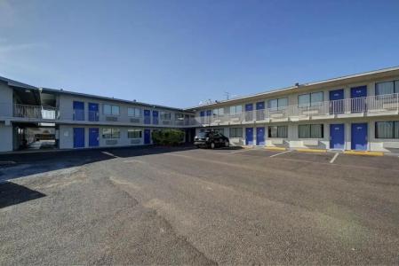 Motel 6-Laredo, TX - South - 35