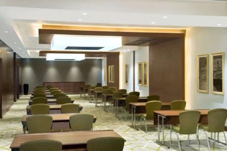 Hilton Garden Inn Dubai Al Muraqabat - Deira - 23