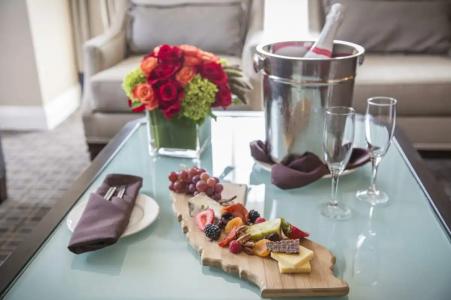 Omni Los Angeles California Plaza - 73