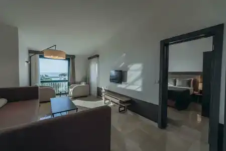 Paloma Perissia - 64