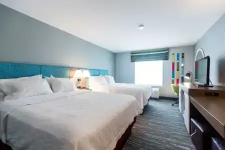 Hampton Inn Bismarck - 43