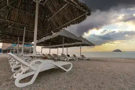 Royal Beach & Resort - 16