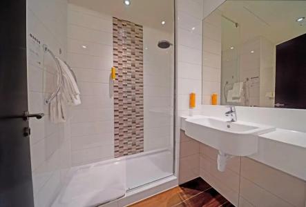 Premier Inn Dubai Al Jaddaf - 8