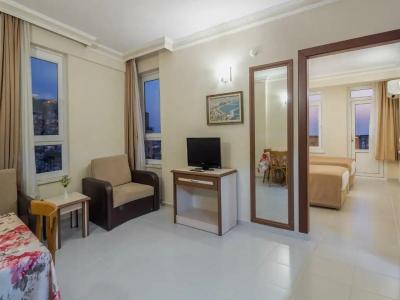 May Flower Apart - 89