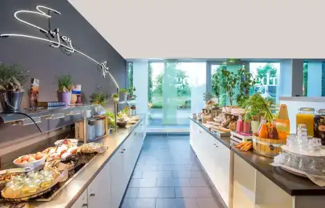 Park Inn by Radisson Frankfurt Airport - 3