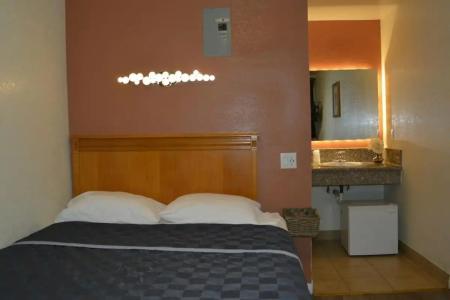 Lincoln Park Motel - 67