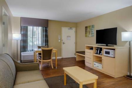 Best Western Plus South Coast Inn - 88