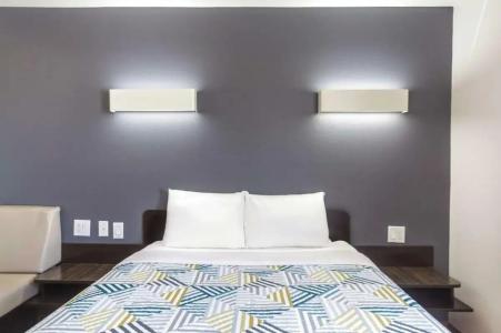 Motel 6-Laredo, TX - Airport - 11