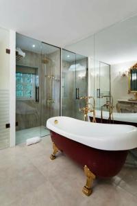Elegance East - 48