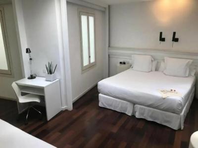 Chic & Basic Born Boutique - 60