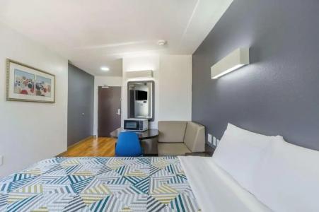 Motel 6-Laredo, TX - Airport - 12