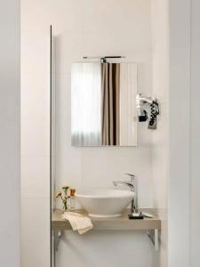 Yelo Belle Epoque powered by Sonder - 61