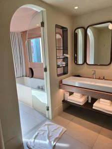 The Standard, Bangkok Mahanakhon - 79