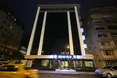 Grand Silay
