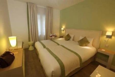 Kyriad Paris 18 - Porte de Clignancourt - Montmartre - 94
