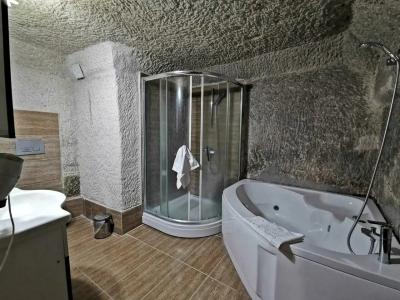 Falcon Cave Suites - 28