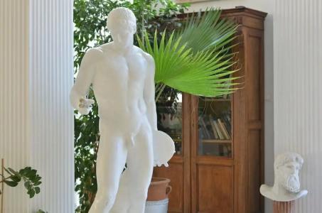 Acropolis Ami Boutique - 11