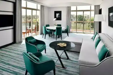 Address Montgomerie - 76