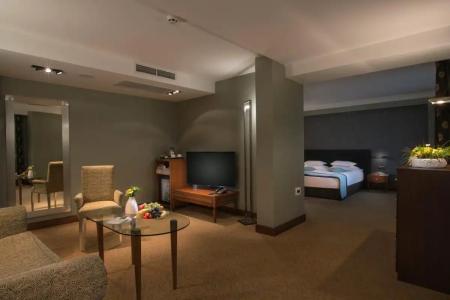 Rosslyn Thracia Sofia - 81