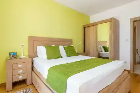 Apart M.S. KATUNJANIN - 31