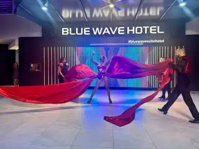 Blue Wave Suite - 42