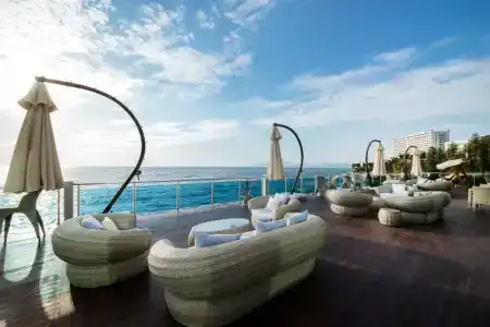 Charisma De Luxe - 48