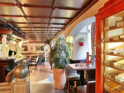 Queen's Astoria Design - 42