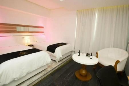 The Ciao Stelio Deluxe (Adults Only) - 75