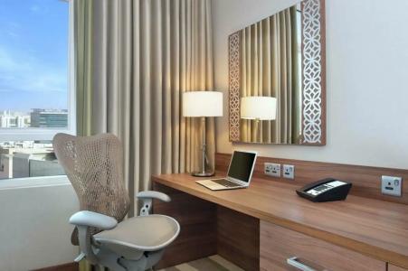 Hilton Garden Inn Dubai Al Muraqabat - Deira - 10