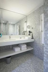 Empire Riverside - 56