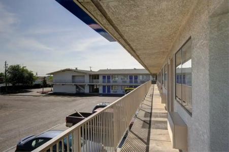 Motel 6-Laredo, TX - South - 7