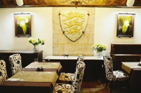 Three Crowns Residents - 46