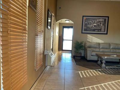 Super 8 by Wyndham Bismarck - 8