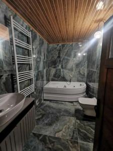 Falcon Cave Suites - 79