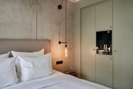 Gekko House Frankfurt, a Tribute Portfolio - 65