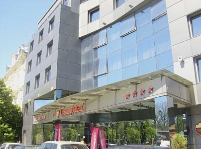 Cosmopolitan & Wellness - 21