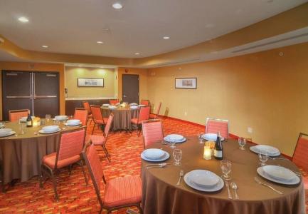 Courtyard Medford Airport - 95