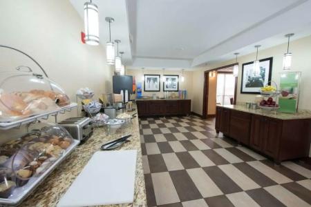 Hampton Inn Bismarck - 37