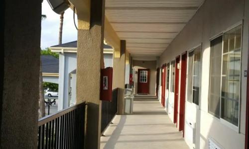 Texas Inn Downtown McAllen - 17