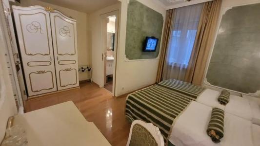 Queen's Astoria Design - 91