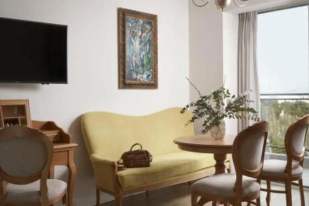 Legacy Gastro Suites - 10