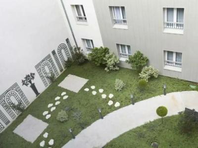 Kyriad Paris 18 - Porte de Clignancourt - Montmartre - 53