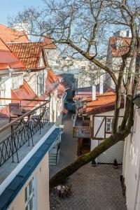 Three Crowns Residents - 51