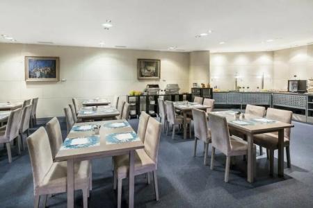 Rafaelhoteles Piramides - 98