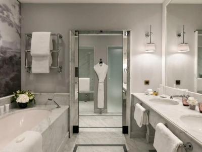 Hôtel Barrière Fouquet's Paris - 42