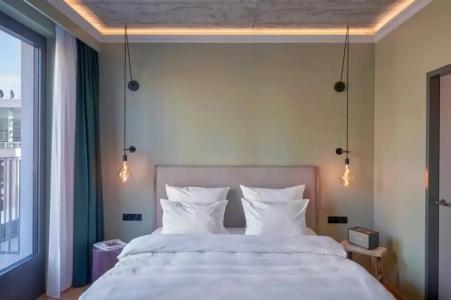 Gekko House Frankfurt, a Tribute Portfolio - 73