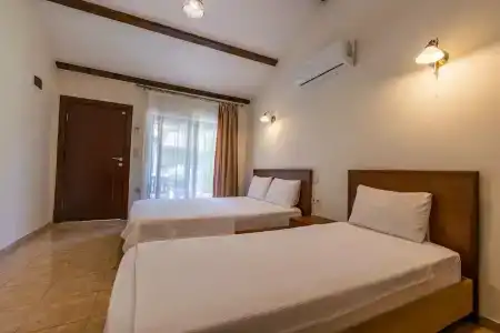 Caretta Caretta Pension - 99