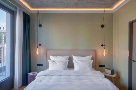 Gekko House Frankfurt, a Tribute Portfolio - 49